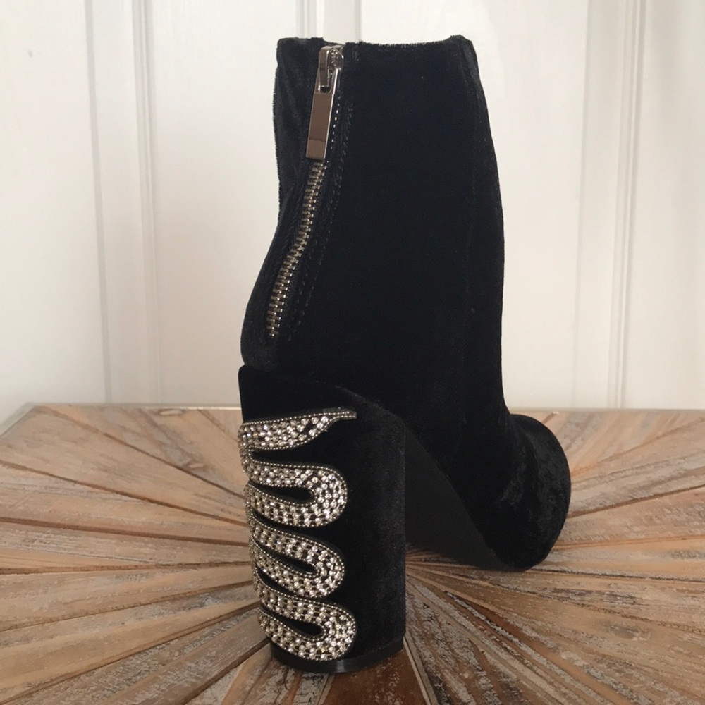 NWT Shoe Dazzle Black Velvet Block Heel Booties - Picture 5 of 9